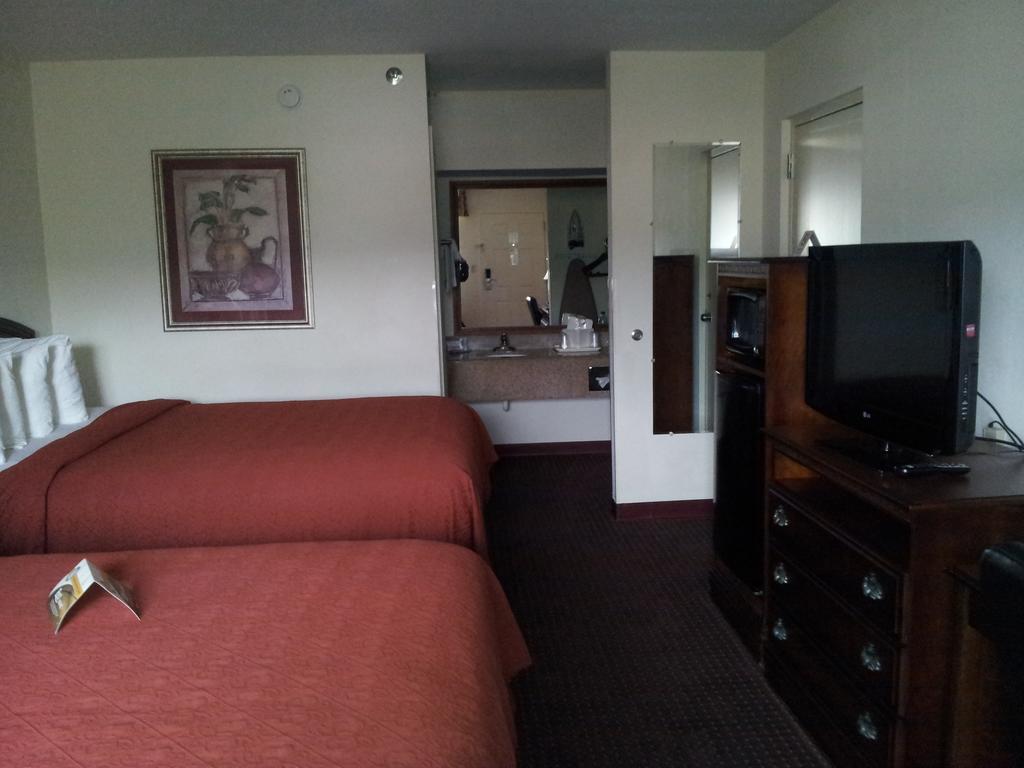 Quality Inn Pelham I-65 Exit 246 Eksteriør billede
