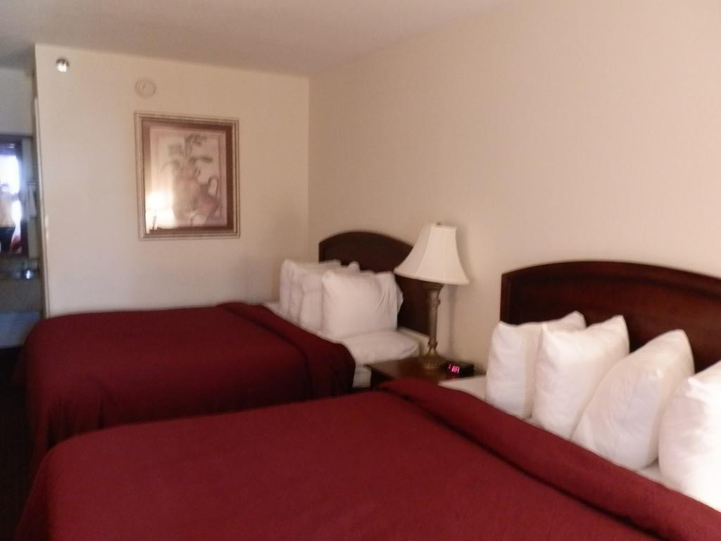Quality Inn Pelham I-65 Exit 246 Eksteriør billede