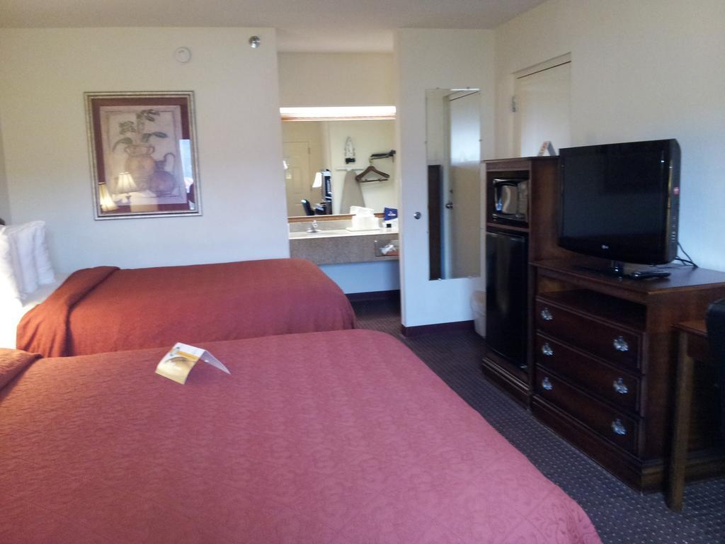 Quality Inn Pelham I-65 Exit 246 Eksteriør billede