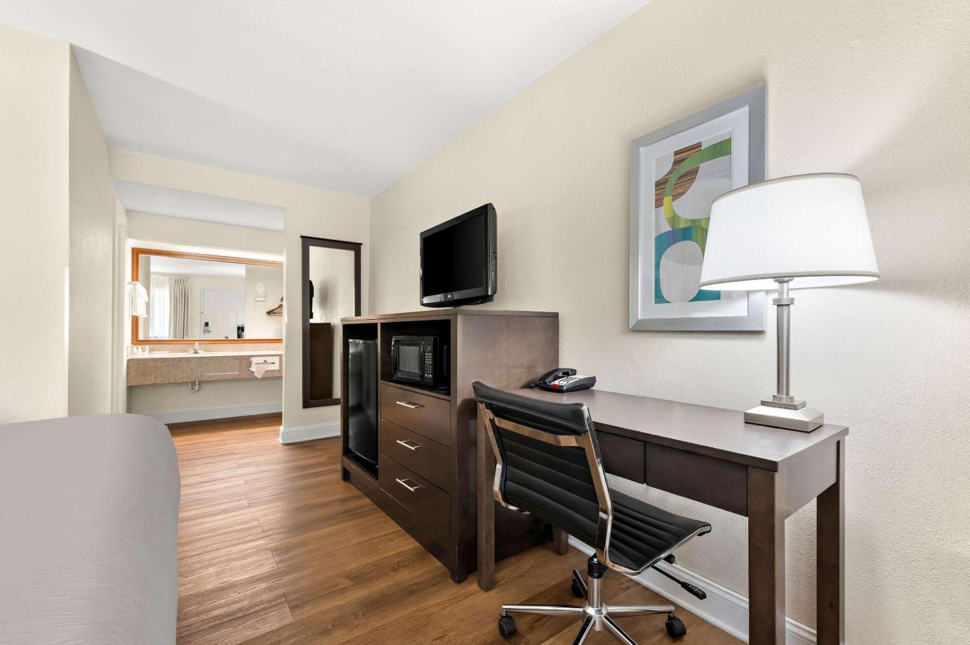 Quality Inn Pelham I-65 Exit 246 Eksteriør billede