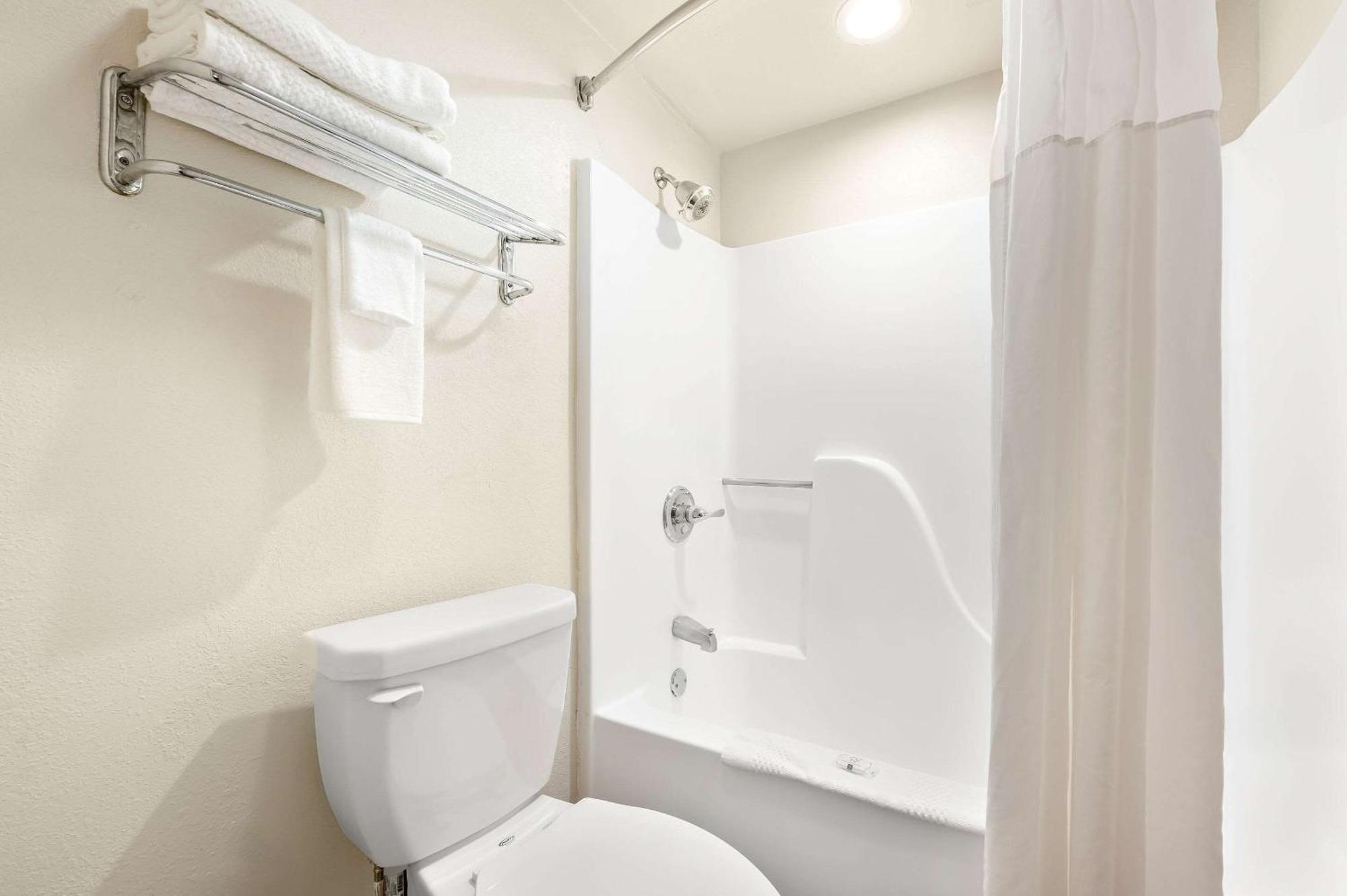Quality Inn Pelham I-65 Exit 246 Eksteriør billede